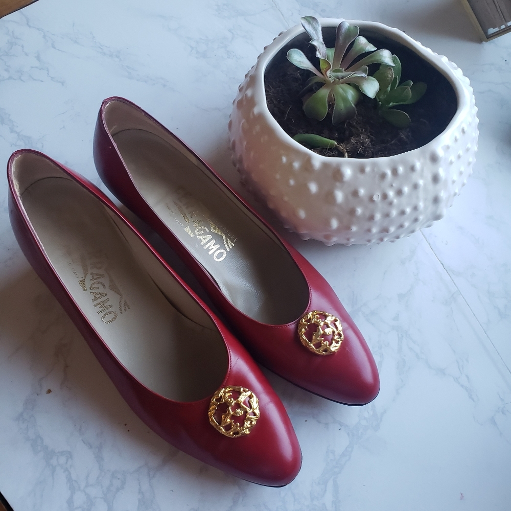 Vintage Salvatore Ferragamo Red Leather Pumps 7.5AA